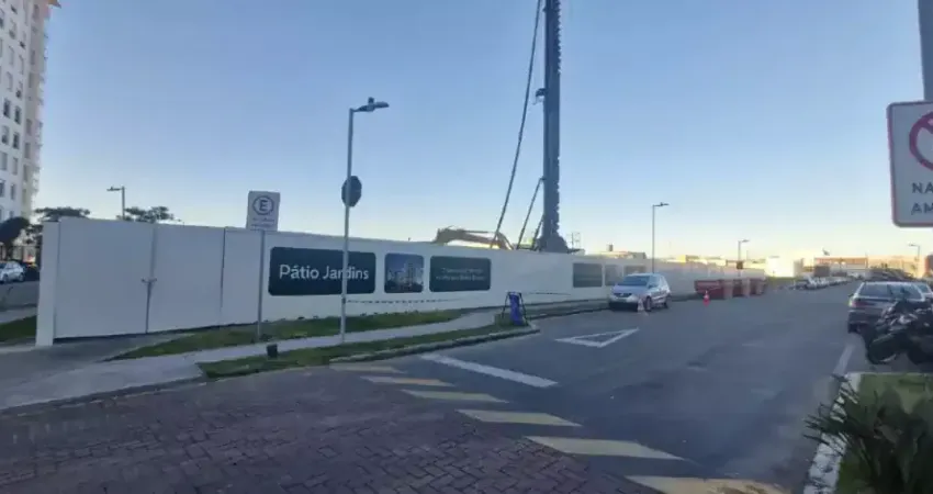 PATIO JARDINS: Amplo apartamento 3 Dormitórios, Sendo 3 Suítes no Passeio Pedra Branca,SC. (em frente praça)