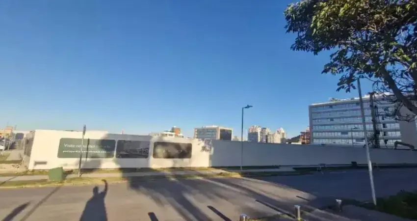 Patio jardins: amplo apartamento 3 dormitórios, sendo 3 suítes no passeio pedra branca,sc. (em frente praça)