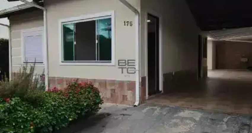 Casa com 2 quartos à venda na Rua das Ameixas, Madri, Palhoça