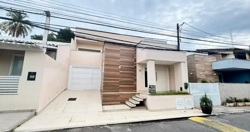 LOCAÇÃO: Casa com PISCINA em condomínio fechado para alugar na estrada cachamorra, campo grande, rj.