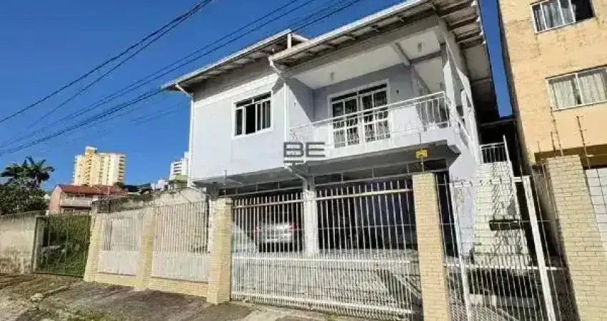 Casa a venda atras do shopping Biguaçu com 4 quartos em São José, Barreiros, 300m2 terreno