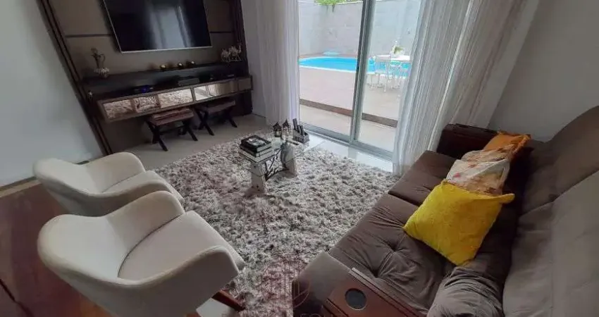 Casa para venda possui 241 metros quadrados com 4 quartos em Carianos - Florianópolis - SC