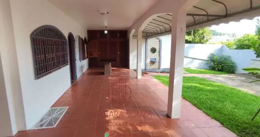 Casa 4 Dorm.(1 suíte), Chur./ 3 vagas - Coqueiros - Florianópolis - SC