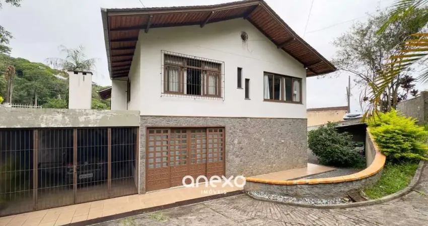 Linda Casa de 3 Dormitórios em Localização Privilegiada!