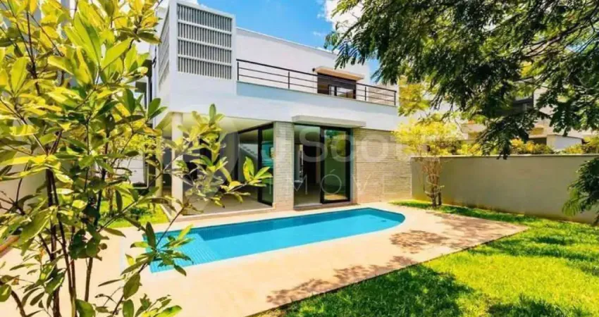 Casa em condomínio fechado, com lazer privativo e acabamento de alto padrão