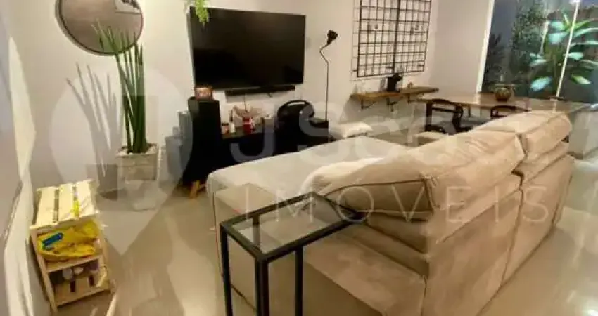 Sobrado 03 dormitórios e suíte a venda no Jd. Campo Grande