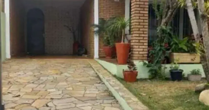 Casa à venda, 3 vagas, Parque Residencial Bom Conselho - Taubaté/SP