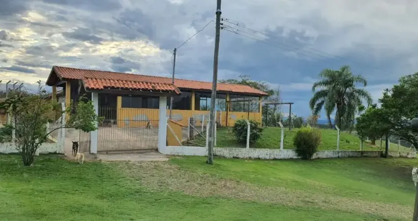 Lindo sítio com capela e área extensa