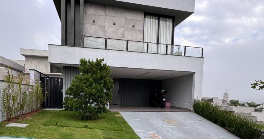 Casa perfeita à venda Residencial Fogaça Jacareí  Alto padrão, mobiliada, com área gourmet e piscina!