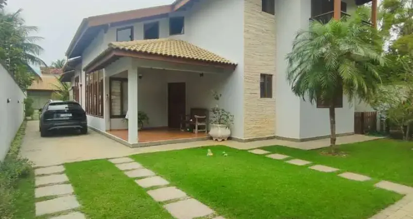 Excelente sobrado localizado há 150 metros da praia no bairro barequeçaba em são sebastião! !