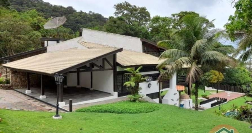 EXCELENTE IMÓVEL DE ALTO PADRÃO LOCALIZADO EM UMA ÁREA NOBRE DA BELÍSSIMA PRAIA DE GUAECÁ!