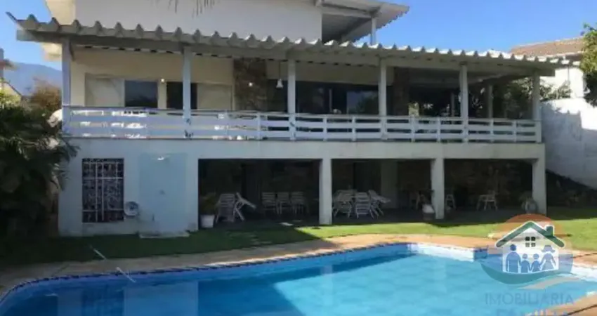 EXCELENTE SOBRADO COM UMA ESPETACULAR VISTA PARA PRAIA DE BAREQUEÇABA!