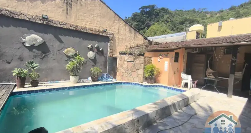EXCELENTE IMÓVEL COM PISCINA LOCALIZADO NO BAIRRO SUMARÉ EM CARAGUATATUBA-SP!