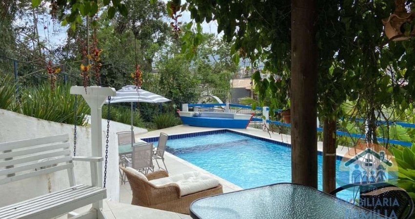 EXCELENTE SOBRADO COM PISCINA LOCALIZADO NO BAIRRO PRAINHA EM CARAGUATATUBA!