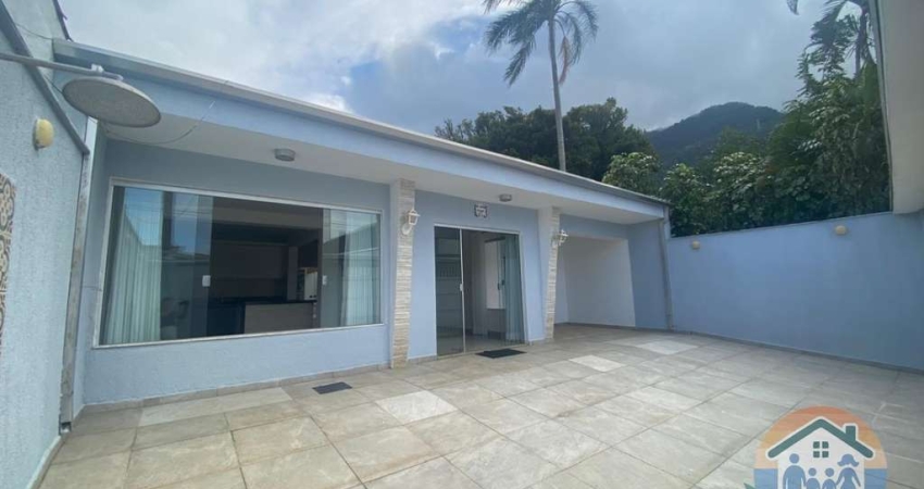 INCRÍVEL OPORTUNIDADE CASA TÉRREA PARA VENDA LOCALIZADA À 80 METROS DA PRAIA SÃO FRANCISCO EM SÃO SEBASTIÃO!