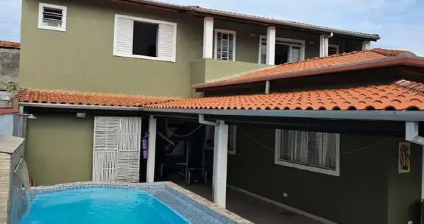EXCELENTE OPORTUNIDADE DE SOBRADO COM PISCINA LOCALIZADO NO BAIRRO TRAVESSÃO EM CARAGUATATUBA!