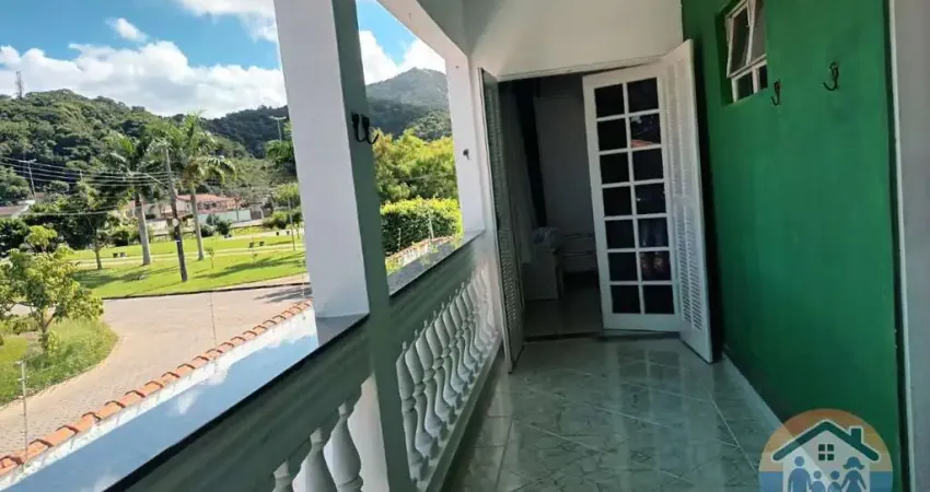 Excelente sobrado situado próximo á praia no bairro martim de sá em caraguatatuba-sp!