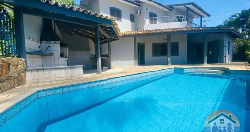 Incrível sobrado à venda em condomínio com acesso controlado localizado poucos metros da praia do arrastão em são sebastião!