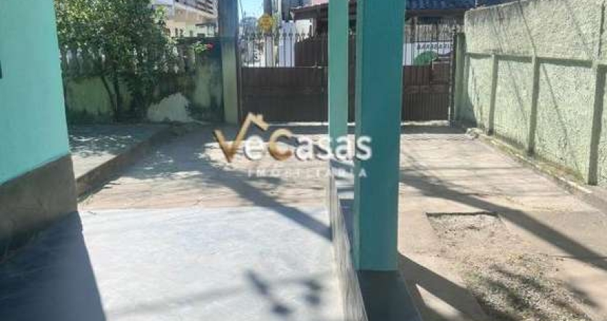 &#211;tima casa com 3 quartos no Centro