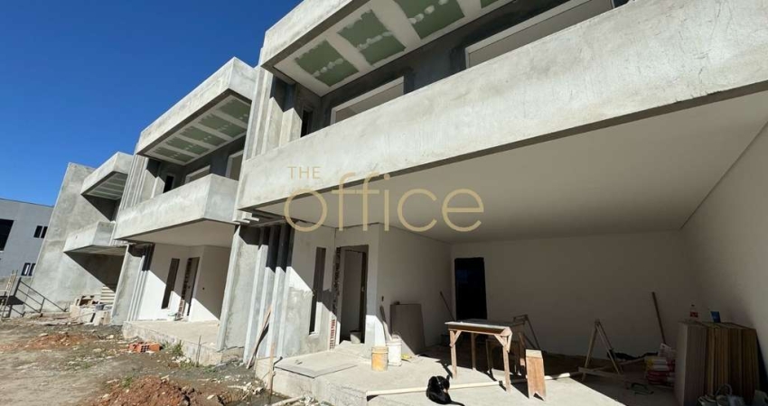 Sobrado em condomínio fechado com 160m2  privativos, com 3 suítes, 4 vagas de garagem, e arquitetura moderna