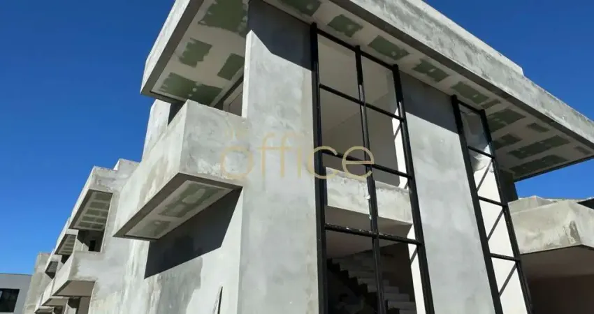 Sobrado em condomínio com 203m3 privativos, 3 suítes, 4 vagas de garagem, e arquitetura moderna - Bairro Glória