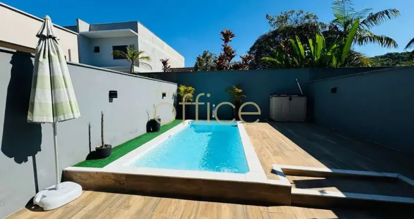 Sobrado desocupado no Glória com 3 dormitórios (1 suíte), lavabo, 2 vagas lado a lado, piscina privativa e churrasqueira