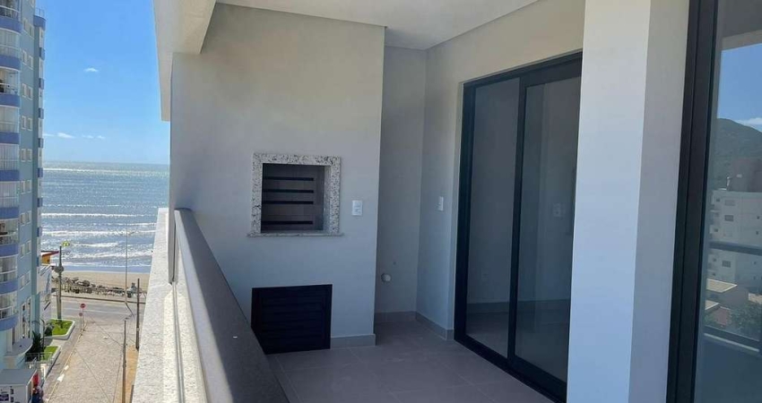 Apartamento com 3 dormitórios a poucos metros da praia