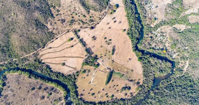 Fazenda de 23,5 alqueires a 8 km de heitoraí e 140 km de goiânia