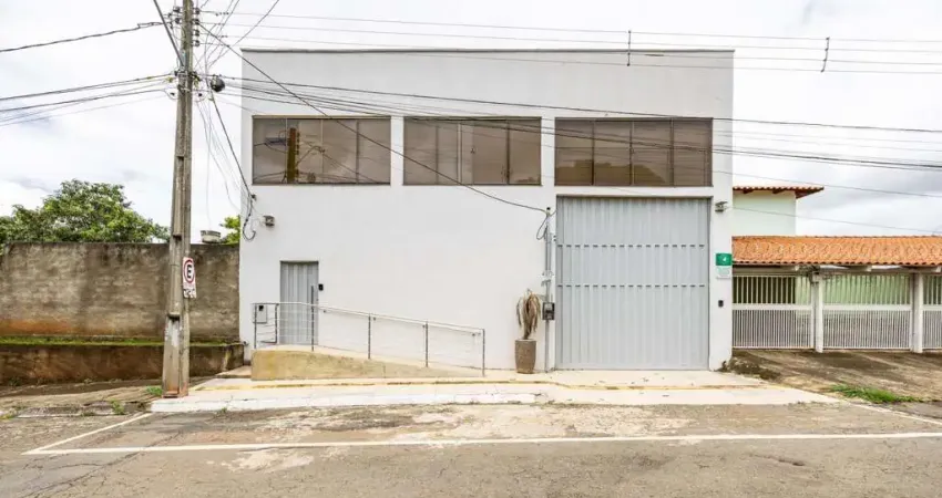 Barracão / Galpão / Depósito à venda na Rua Copacabana, SN, Jardim Vitória, Goiânia