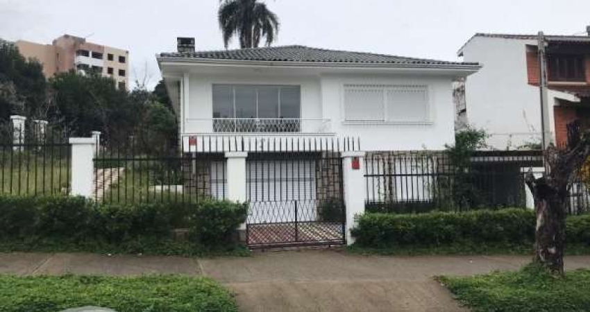 Casa com 3 quartos para alugar na Fernando Abott Esquina Edmundo Bastian, 265, Cristo Redentor, Porto Alegre