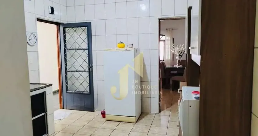 CASA A VENDA COM 2 DORMITÓRIOS E 1 SUÍTE EM JACAREÍ - JARDIM MARCONDES