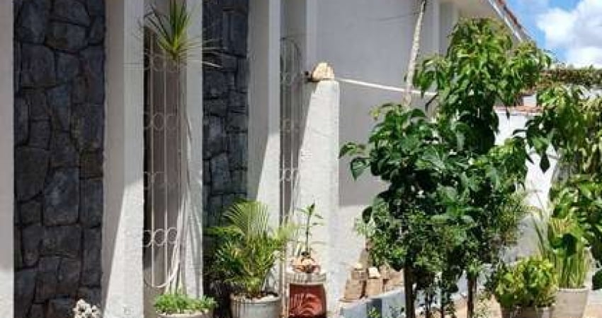Casa com 4 quartos à venda na Rua Carlos Gomes, 3577, Candelária, Natal