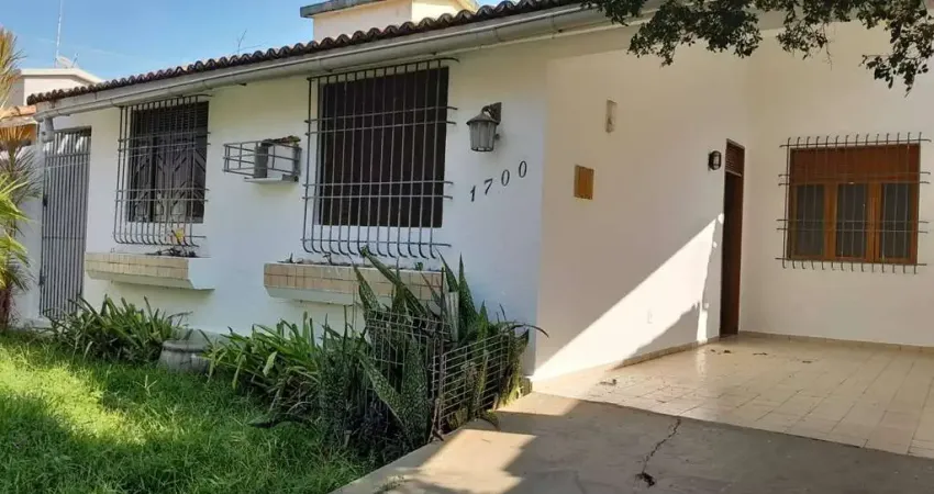 Ampla casa bem localizada para locação no cobiçado bairro de capim macio