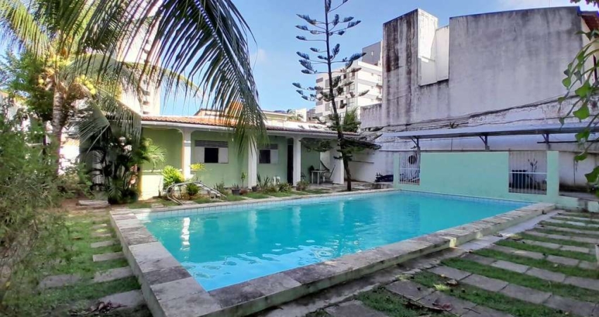 Vende-se Casa em Ponta Negra - Oportunidade Imperdível! 5 suítes, com piscina