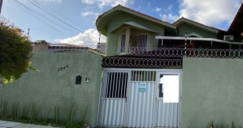 Casa com 4 quartos e 4 banheiros para alugar, 280 m² por r$ 5.000/mês