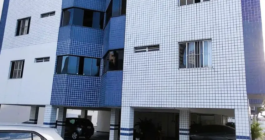 Apartamento a venda em Candelária, a poucos metros do Shopping
