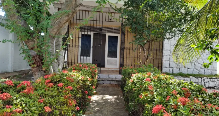 Excelente para escritório! casa de esquina com 4 quartos, sendo 1 suíte, em lagoa nova.