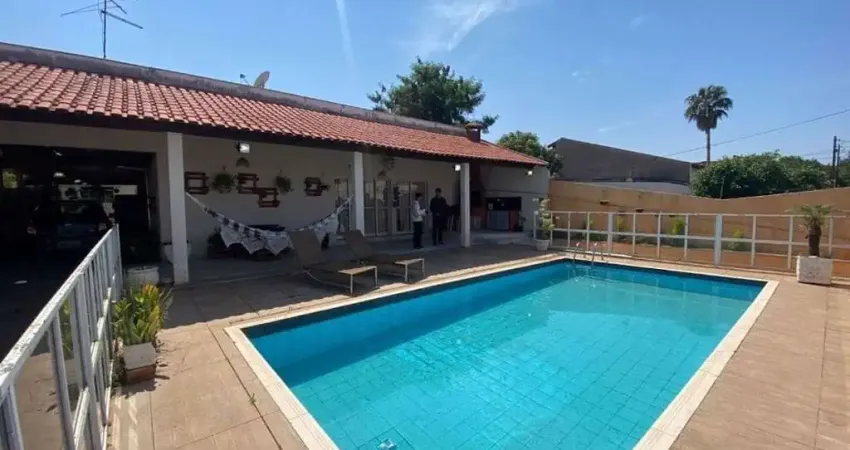 Casa com 3 dormitórios à venda, 246 m² por R$ 930.000,00 - Califórnia - Londrina/PR