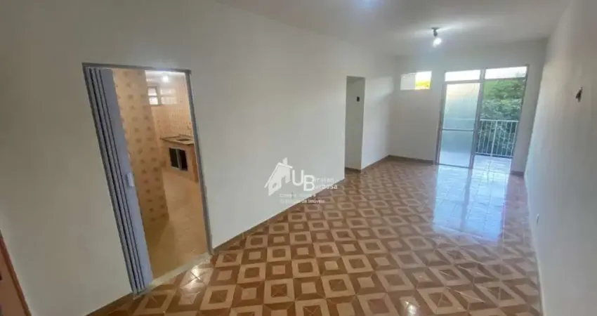 Excelente apartamento de fundos com 2 quartos e dependencia no Cachambi