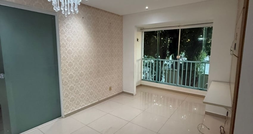 Apartamento 2/4 varanda com Reike em Buraquinho - Vita Residencial