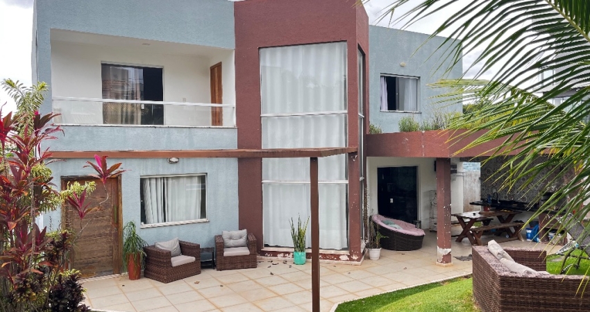 Excelente casa nascente em Alphaville Litoral Norte 1 - Abrantes