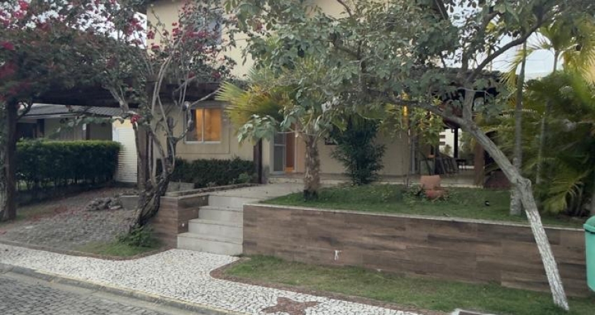 LOCAÇÃO - Casa duplex com 3/4 dormitórios na  Priscila Dultra Buraquinho
