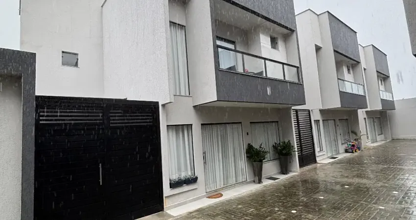 Casa 4/4 dormitórios para venda no Portão do Sol em Buraquinho