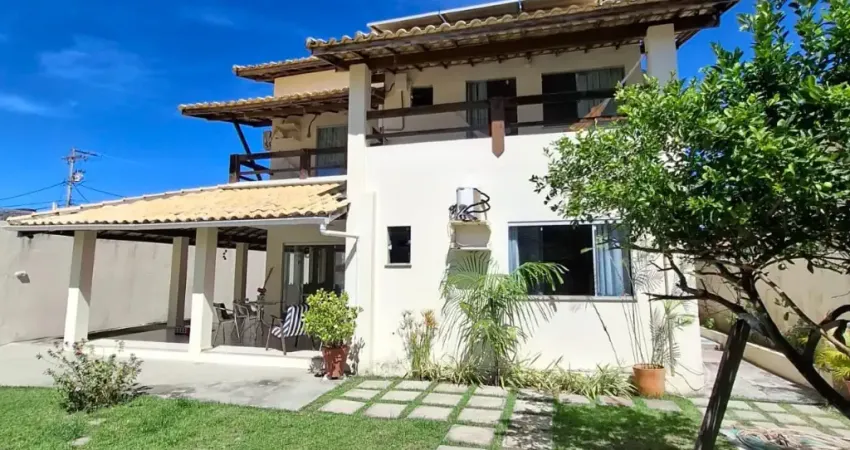 Alugo Casa 6/4 dormitórios com energia solar em Buraquinho