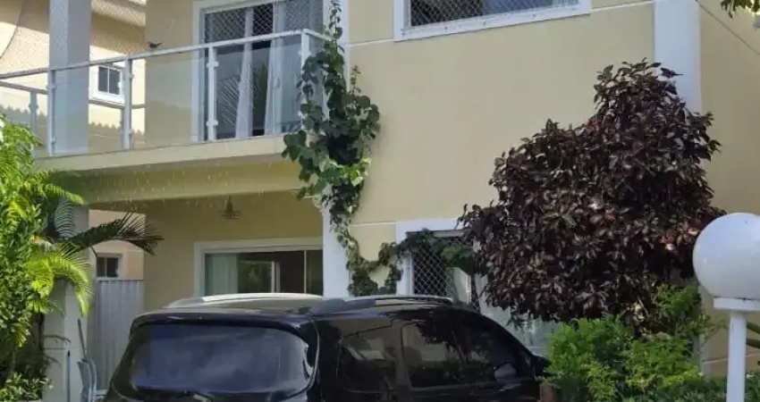 Alugo Casa 5/4 dormitórios com piscina privativa em Buraquinho