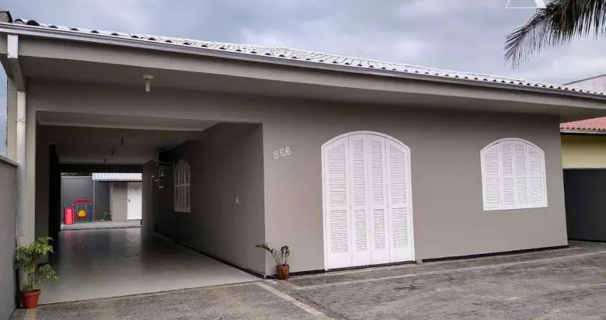 Casa com 4 dormitórios à venda, 210 m² por R$ 650.000,00 - Vila Nova - Joinville/SC