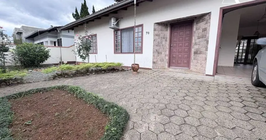 Casa totalmente averbada, com 4 dormitórios à venda, 240 m² por r$ 850.000 - costa e silva - joinville/sc