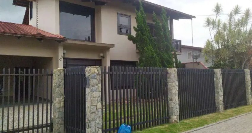 Casa com 3 dormitórios à venda, 260 m² por r$ 1.100.000,00 - iririú - joinville/sc