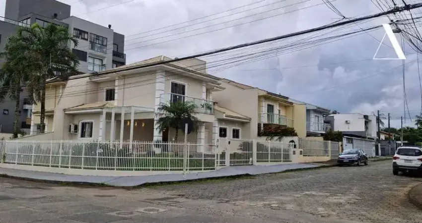 Casa com 3 dormitórios à venda, 155 m² por r$ 905.000,00 - costa e silva - joinville/sc
