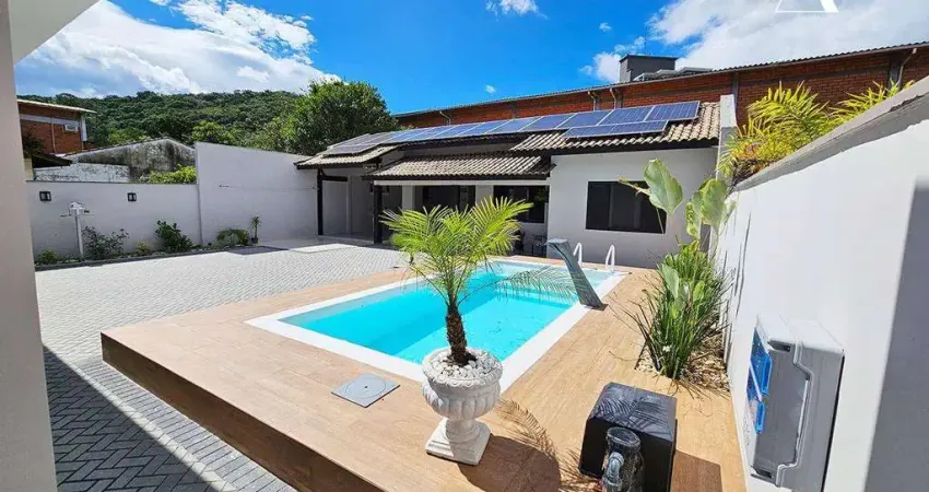 Casa plana de alto padrão com piscina no bairro glória emjoinville / sc.